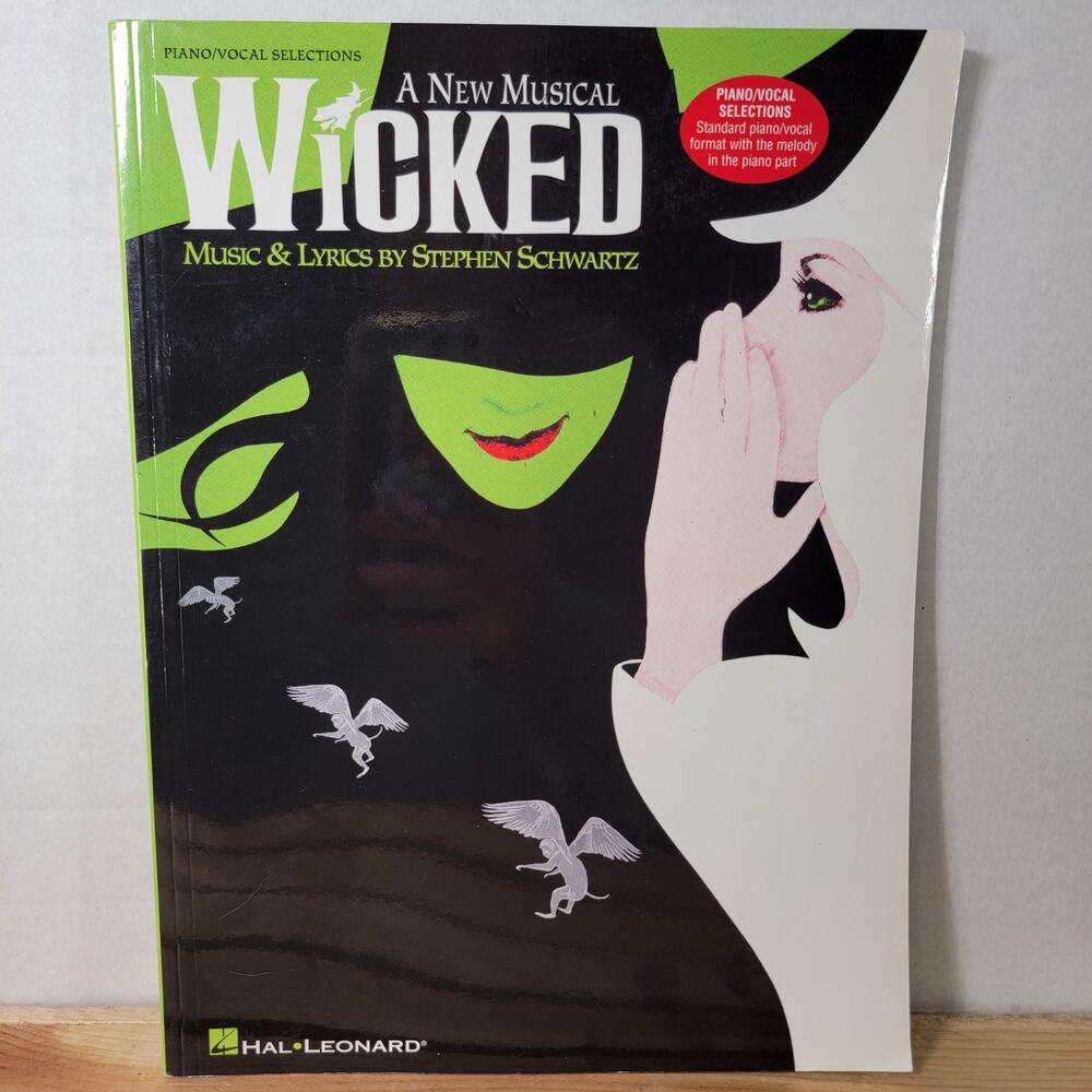 BOOK Wicked - A New Musical Piano/Vocal Selections Songbook by Hal Leonard